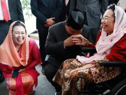 Prabowo Sapa dan Cium Tangan Istri Gus Dur Usai Hadiri Sidang Tahunan MPR