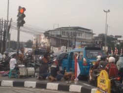 Kelompok Penyayi Jalanan Tilu Warna Turut Memperingati Hut Kemerdekaan ke 78 Tahun di Jalanan