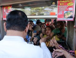 Momen Prabowo Jajan Takoyaki di Pasar Grogolan Pekalongan