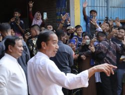 Jokowi Tunjuk dan Kasih Jempol untuk Prabowo di Depan Ganjar, Begini Kronologinya