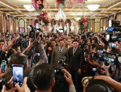 Prabowo Jadi Rebutan Selfie Tamu Undangan Resepsi Pernikahan Anak Hotman Paris