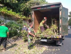 Babinsa Kemlayan Pelopri Kerja Bakti Dengan Warganya