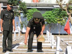 Semangat Patriotisme: Kasdim 0806/Trenggalek Memimpin Ziarah Rombongan HUT Ke-78 TNI