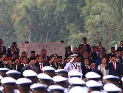 Dipimpin Presiden Jokowi, Prabowo Hadiri Upacara HUT ke-78 TNI