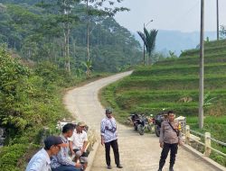 Bhabinkamtibmas Wilayah Hukum Polsek Cigudeg Giat Sambang Guna Selalu Menjaga Kamtibmas di Desa Binaan, Dalam Rangka Memberikan Rasa Aman Serta Mewujudkan Tertib Sosial di Masyarakat Desa Binaannya dan Ajak Cegah TPPO