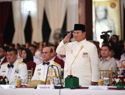 Terkesan dengan Semangat Kadet Politeknik Ben Mboi, Prabowo Boyong Mahasiswa ke Ibu Kota