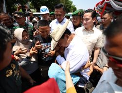 Dapat Topi dari Prabowo, Bocah Surabaya: Senang!