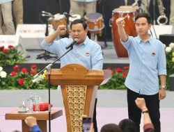 Kata-kata Pertama Gibran ke Prabowo Saat Deklarasi: Saya Sudah di Sini