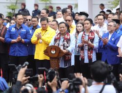 Prabowo Rangkul Gibran Usai Pidato: Paten kan Cawapres Pilihan Aku?