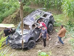 Pasutri Lolos dari Maut, Mobil Pajero Masuk Jurang di Taput