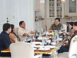 Prabowo Kunjungi Rumah Erick Thohir, Makan Siang Bareng dan Bincang Akrab Dengan Keluarga