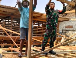 Peduli Dengan Warganya Babinsa Koramil 01 Tambun Terjun Bantu Pembangunan Rumah