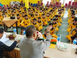 Cegah Kasus Perundungan, Polisi Gelar Sosialisasi Anti Perundungan di SMK N 1 Teluk Kuantan