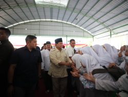 Prabowo Disambut Ribuan Santri di Ponpes Sunan Drajat: Saya Merasa Bersyukur