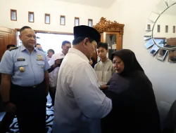 Takziah ke Rumah Duka, Menhan Prabowo Siap Bantu Keluarga Korban Jatuhnya Pesawat Super Tucano TNI AU