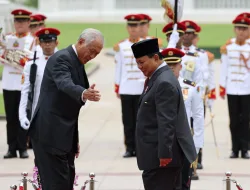 Prabowo Disambut Upacara Militer di Istana Negara Singapura saat Terima Penghargaan Militer Tertinggi