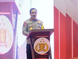 Wakapolri Gelar Bakti Sosial Polri Presisi, Bagikan 10.000 Paket Sembako ke Masyarakat