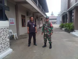 Melalui Komsos Babinsa Ajak Penjaga Ponpes Albina Ciptakan Keamanan Lingkungan