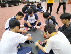 Ajarkan Keterampilan Tie Dye, Siswa Binaan SKCK Goes To School Berkreasi Cara Seni Batik Ikat Berbahan Baju
