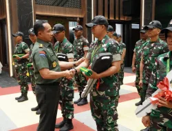 Panglima TNI Berikan Reward Kepada Atlet Berprestasi Peraih Trophy Lomba Tembak AARM-31 Tahun 2023