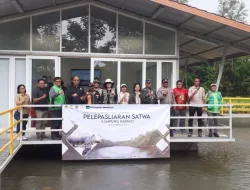 Danramil Kuala Kencana Hadiri Pelepasliaran Satwa Liar Endemik Papua (Kura-Kura Moncong Babi)