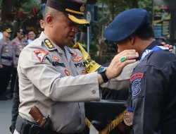 Polda Metro Jaya Berikan Penghargaan Personel Satbrimobda yang Berprestasi