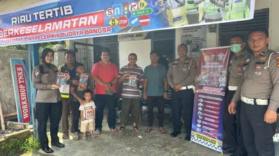Satlantas Polres Pelalawan Gencar Sosialisasikan Program Riau Tertib Berkeselamatan