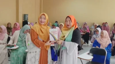 Bila Berhijab Memuliakanmu, maka Membaca Memperkaya Wawasanmu