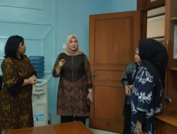 Dinas Perdana Ny. Evi di Kantor Pusat Dharma Pertiwi