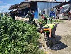Jaga Lingkungan Tetap Bersih, Kodim 1710/Mimika Bersama Seluruh Instansi, Mahasiswa Dan Ormas Sisir Pasar Sentral Dalam Kegiatan Jumat Bersih