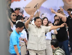 Hadiri Masak Besar Chef Bobon x Kopra, Prabowo Gembira Ria Joget bersama Rakyat Cilincing Jakarta Utara