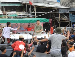 Prabowo Sapa Para Nelayan di Pesisir Pantai Cilincing Jakarta Utara