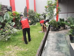 Ciptakan Lingkungan Bersih, WBP Tamping Gotong Royong Bersihkan Halaman