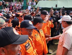 Prabowo Jenguk Korban Erupsi Marapi, Tengok Dapur Umum