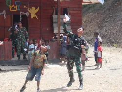 Ajarkan Filosofi Hidup Pesawat Kertas, Satgas 330 Motivasi Anak-Anak Gapai Mimpi Dengan Keberanian