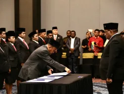 Wamendagri Lantik 33 Anggota MRP Provinsi Papua Barat Daya Masa Jabatan 2023-2028