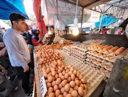 Awali Kampanye di Kalimantan, Gibran Blusukan Pasar di Balikpapan