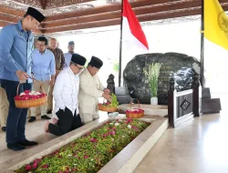 Ziarah ke Makam Bung Karno, Prabowo Disambut Antusias Para Peziarah