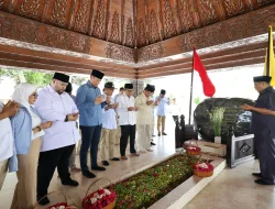 Prabowo Ziarah ke Makam Bung Karno di Blitar