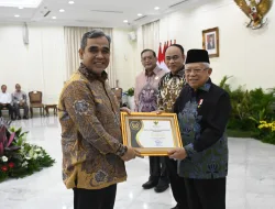 Gerindra Terima Penghargaan Partai Paling Informatif dari Wakil Presiden