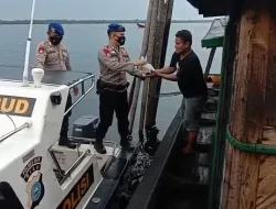 Tembus Hujan dan Angin Kencang, Satpolair Polres Siak Sampaikan Pesan Pemilu Damai Hingga Perbatasan