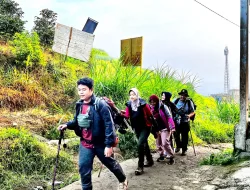 PERKEMI Berkibar Di Puncak Gunung Gede