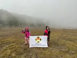 DUO SRIKANDI PERKEMI Di Puncak Gunung Gede Pangrango