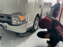 LANGKAH DETEKSI AWAL, INSPEKSI KENDARAAN DENGAN MIRROR DI PINTU GERBANG RUTAN BANGIL