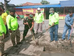 Sampah Di Bahu Jalan Pasir Gombong Jadi Sasaran Babinsa Koramil 07 Cikarang