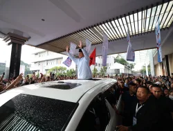 Parade Perkusi dan Tarian Sambut Kehadiran Prabowo di Bandung