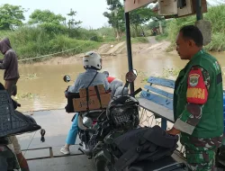 Antisipasi Datangnya Banjir Babinsa Pantau Sungai Citarum