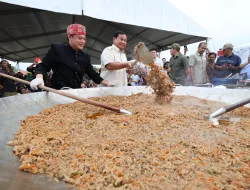 Prabowo Sapa Warga Cilincing, Ikut Masak Besar dan Joget Bareng