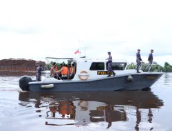 Dalam Rangka Cooling System Menjelang Pemilu 2024, Kapores Siak Lakukan Patroli Perairan dan Sambangi Nelayan