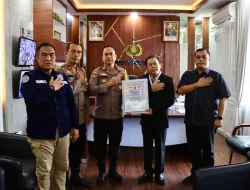 Dinilai Memiliki Dedikasi Dan Loyalitas Tinggi, Kapolresta Pekanbaru Terima Penghargaan Dari LEMKAPI